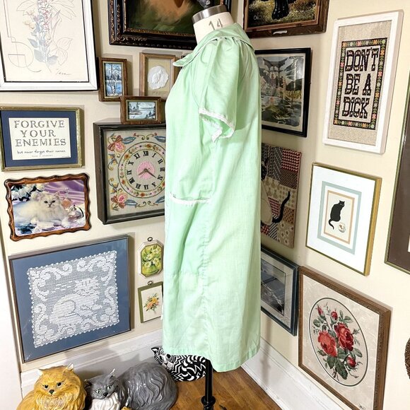 70s Vintage Leisure Life Spring Green Short Sleeve House Coat with Lace Trim - Picture 3 of 6
